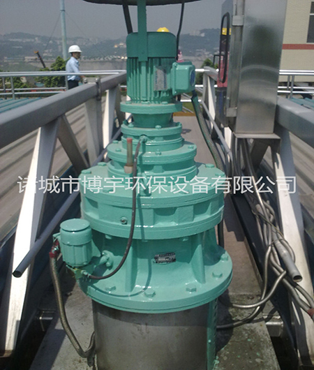 博宇環(huán)保-中心傳動濃縮機jpg