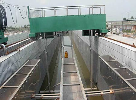 博宇環(huán)保-行車式泵吸泥機.jpg 博宇環(huán)保-行車式泵吸泥機.jpg